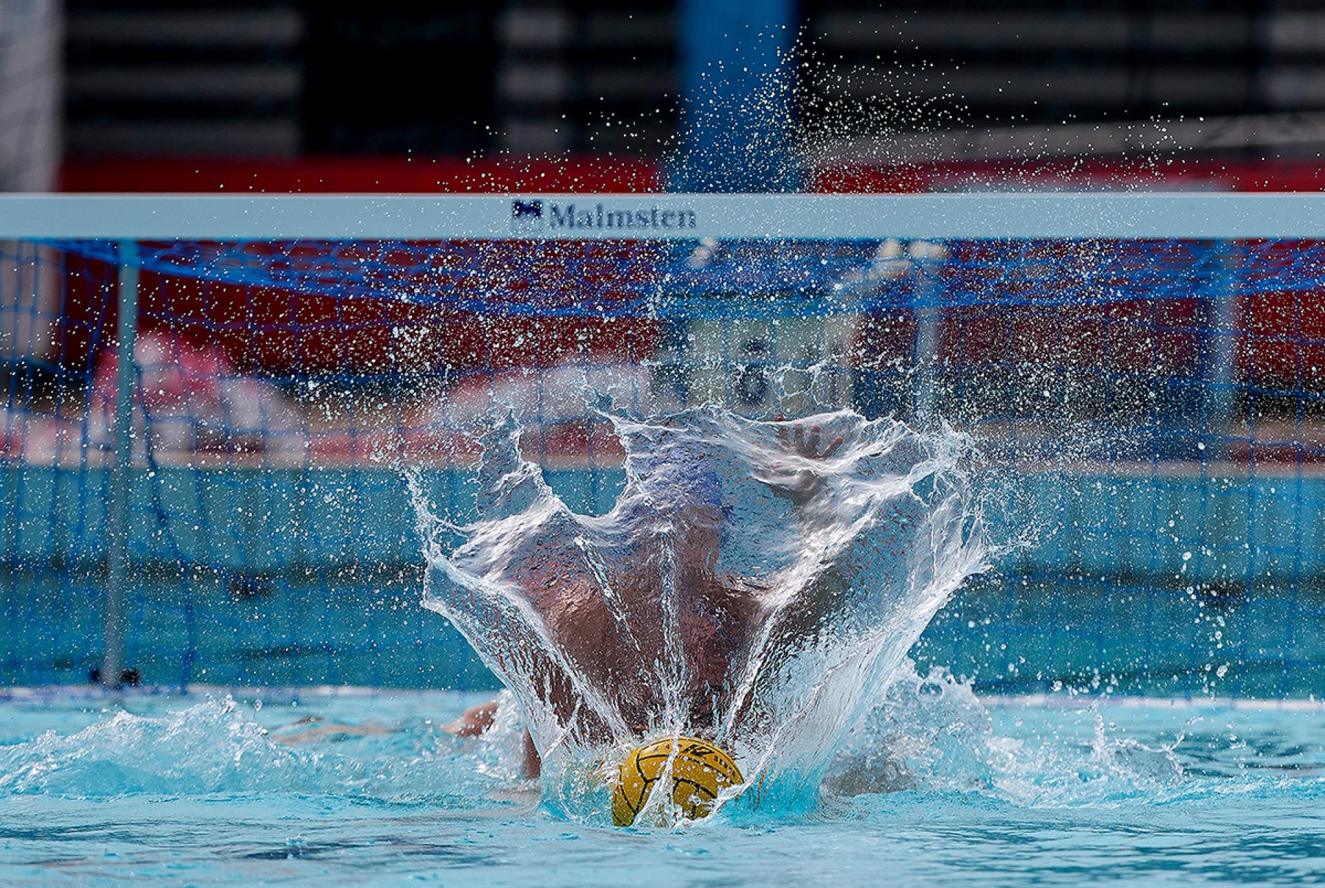 London Photography Awards Winner - Fan Water Splash