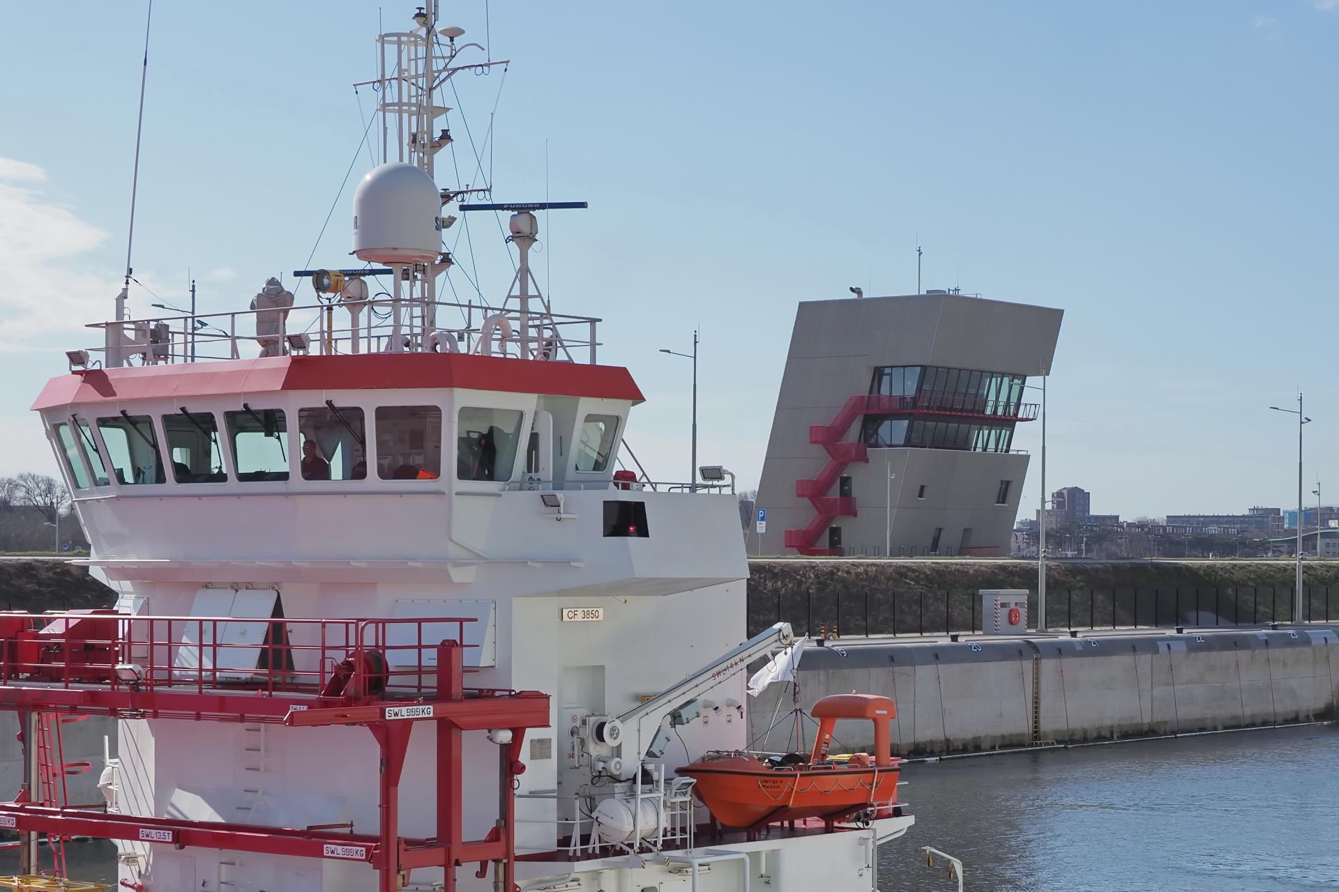 London Photography Awards Winner - New and biggest sea lock Zeesluis IJmuiden in use