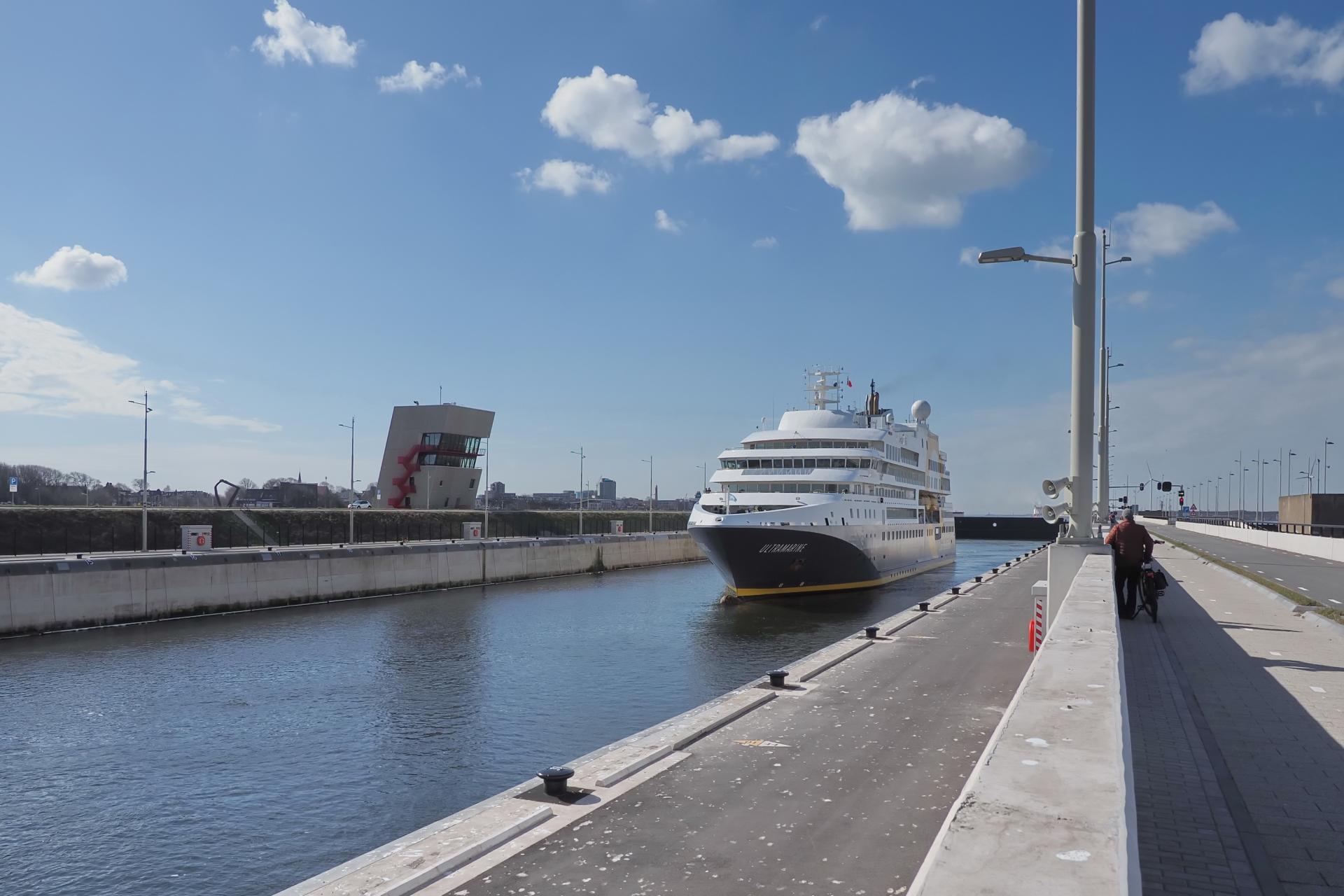 London Photography Awards Winner - New and biggest sea lock Zeesluis IJmuiden in use