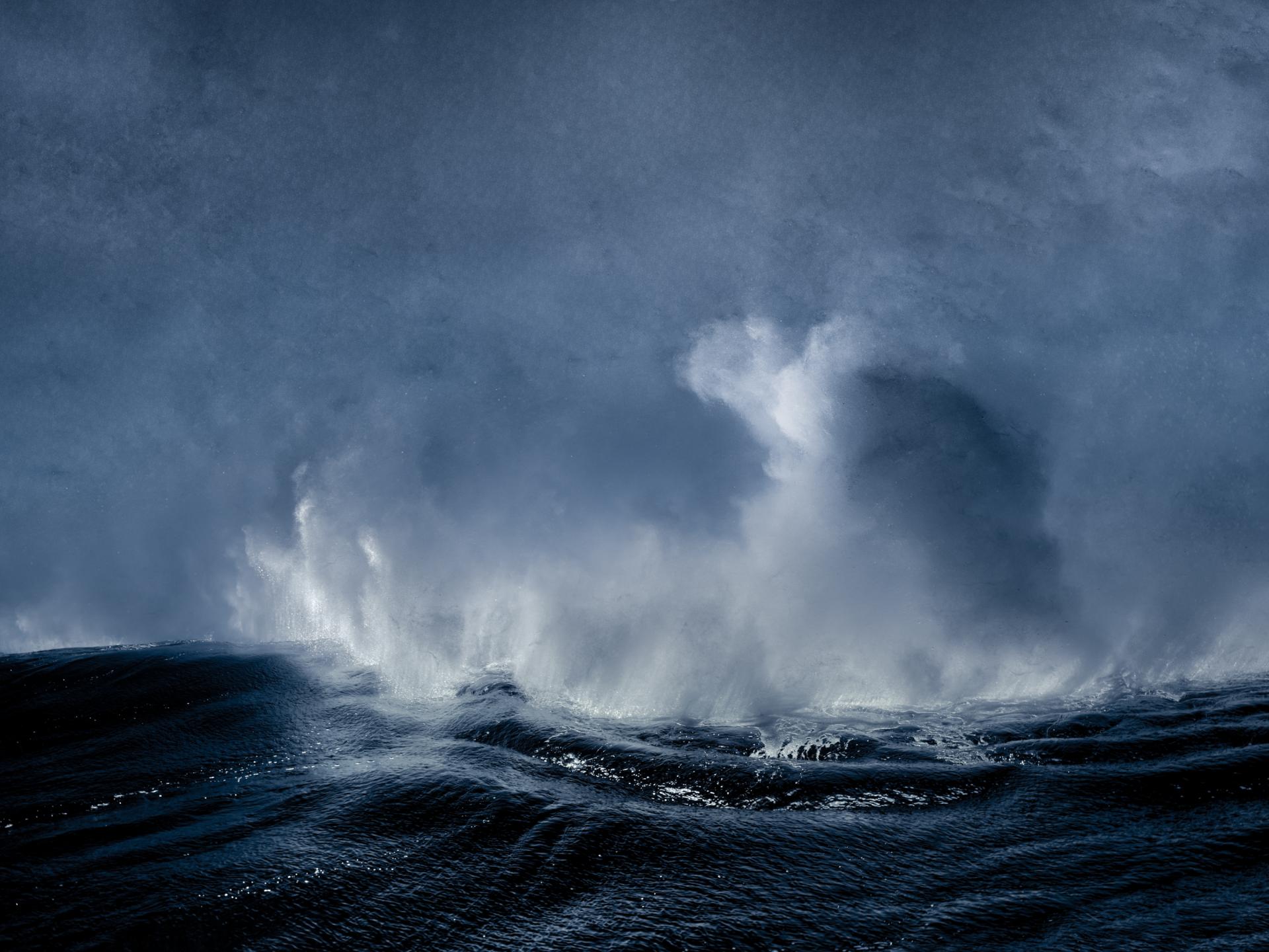 London Photography Awards Winner - Edge of the wave