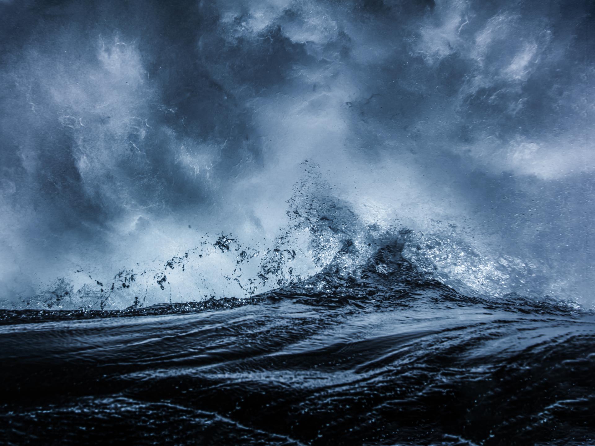 London Photography Awards Winner - Edge of the wave