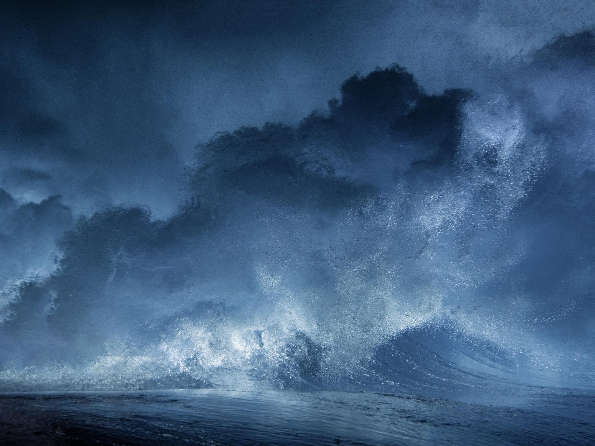 London Photography Awards Winner - Edge of the wave