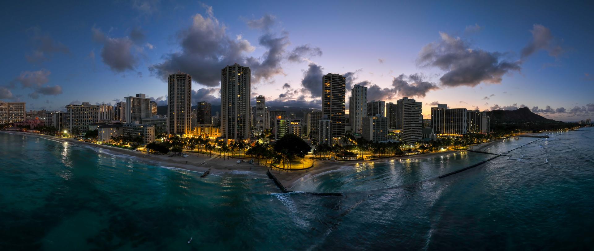 London Photography Awards Winner - City at Dawn: Honolulu’s Tranquil Awakening by the Sea