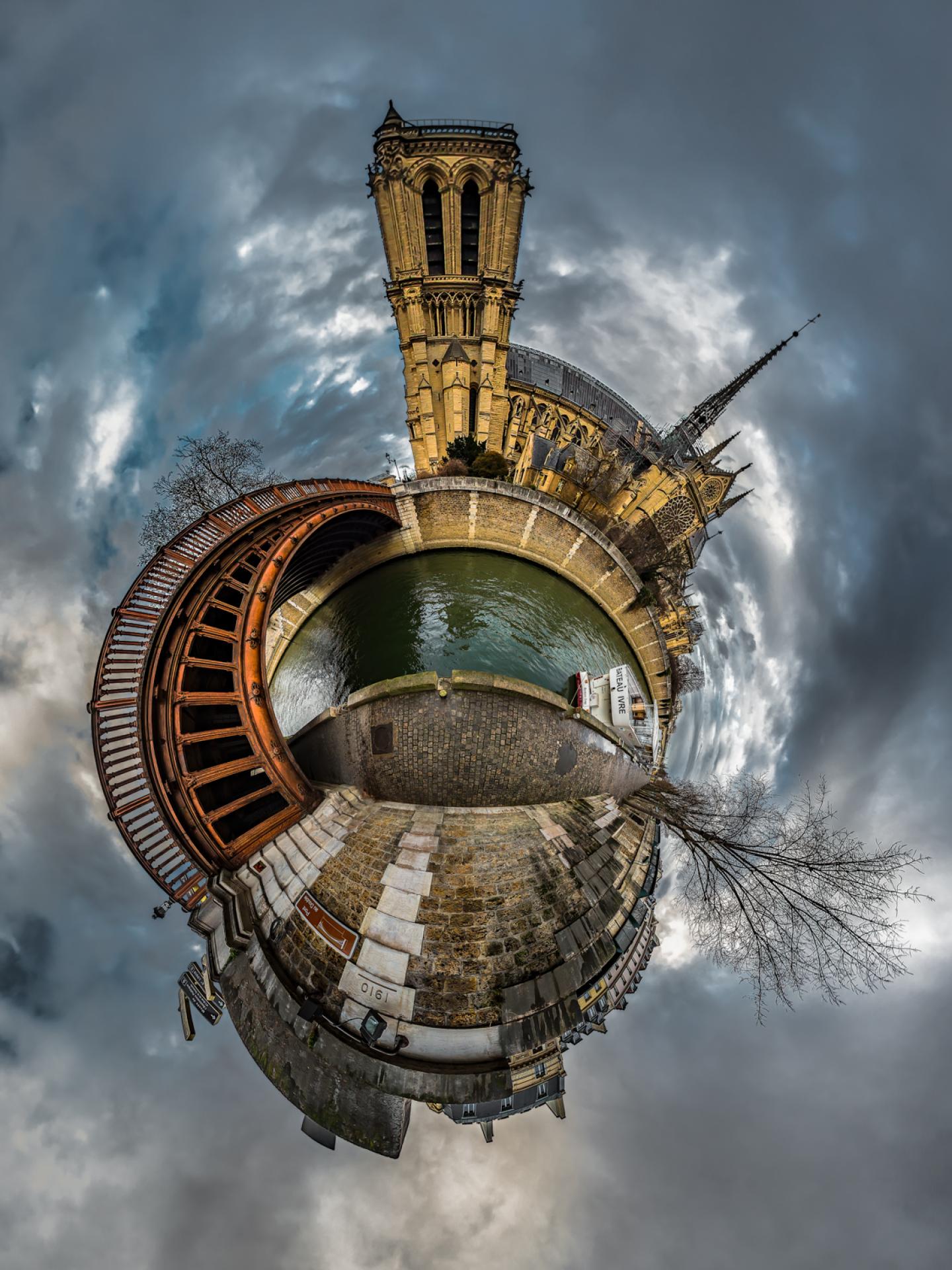 London Photography Awards Winner - Tiny Planet-sur-Seine