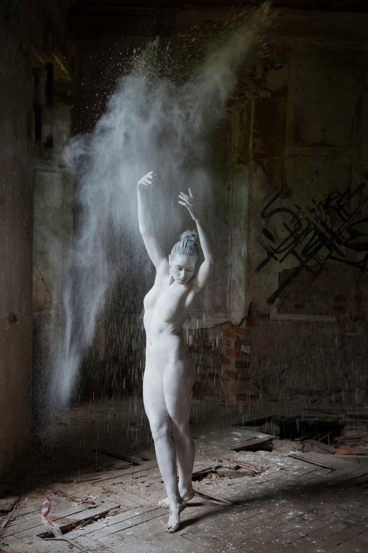 London Photography Awards Winner - Dust statues