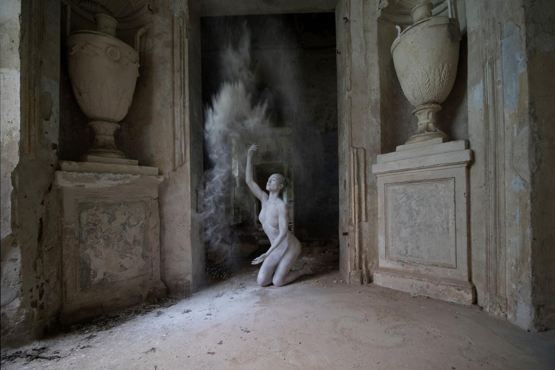 London Photography Awards Winner - Dust statues