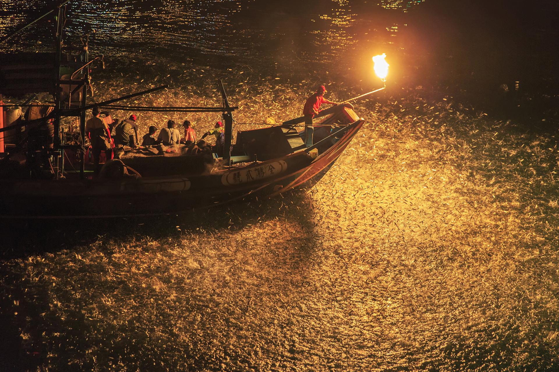 London Photography Awards Winner - Sulfur fire fishing