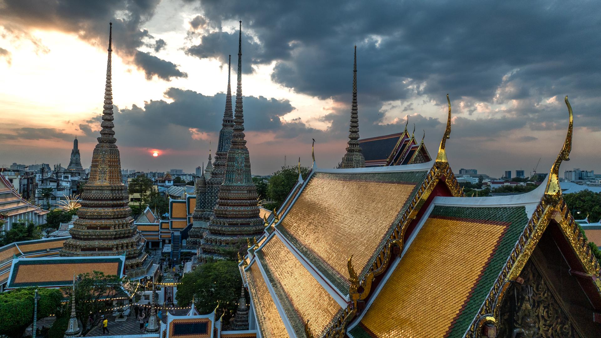 London Photography Awards Winner - Regal Dusk: Bangkok’s Palace Bathed in Sunset