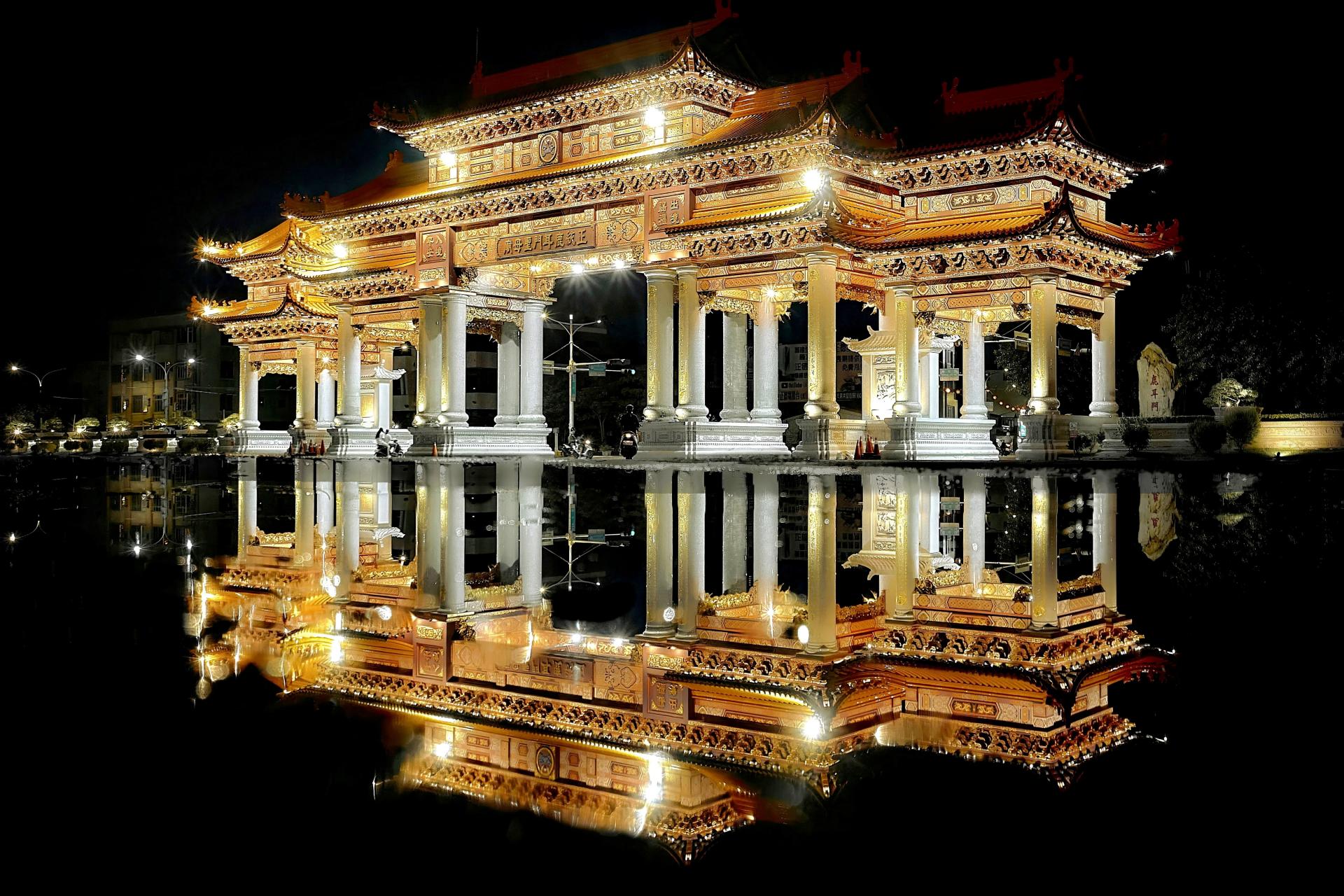 London Photography Awards Winner -  The reflection of the gate