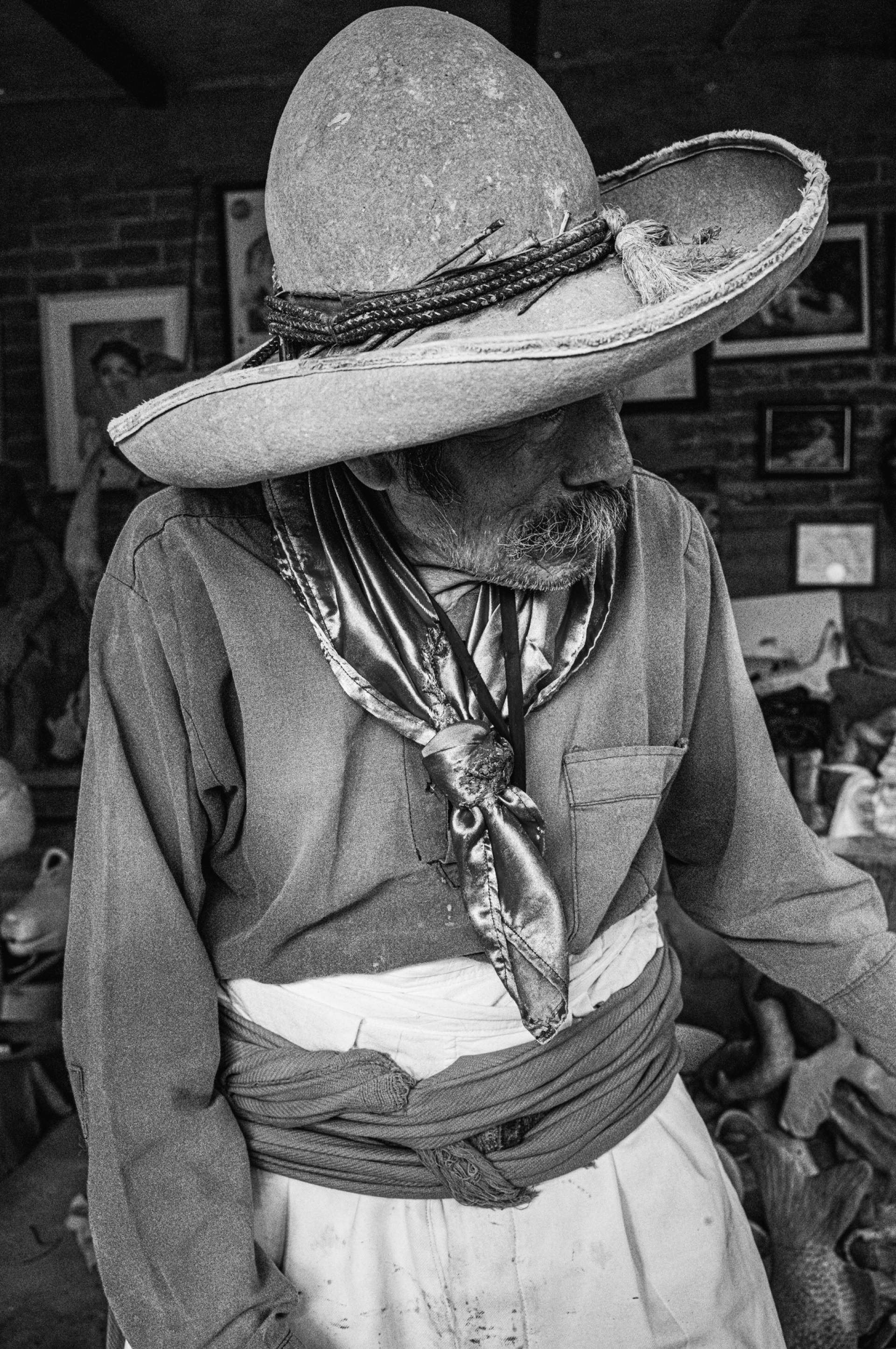 London Photography Awards Winner - Sculpting with the hands of the soul 