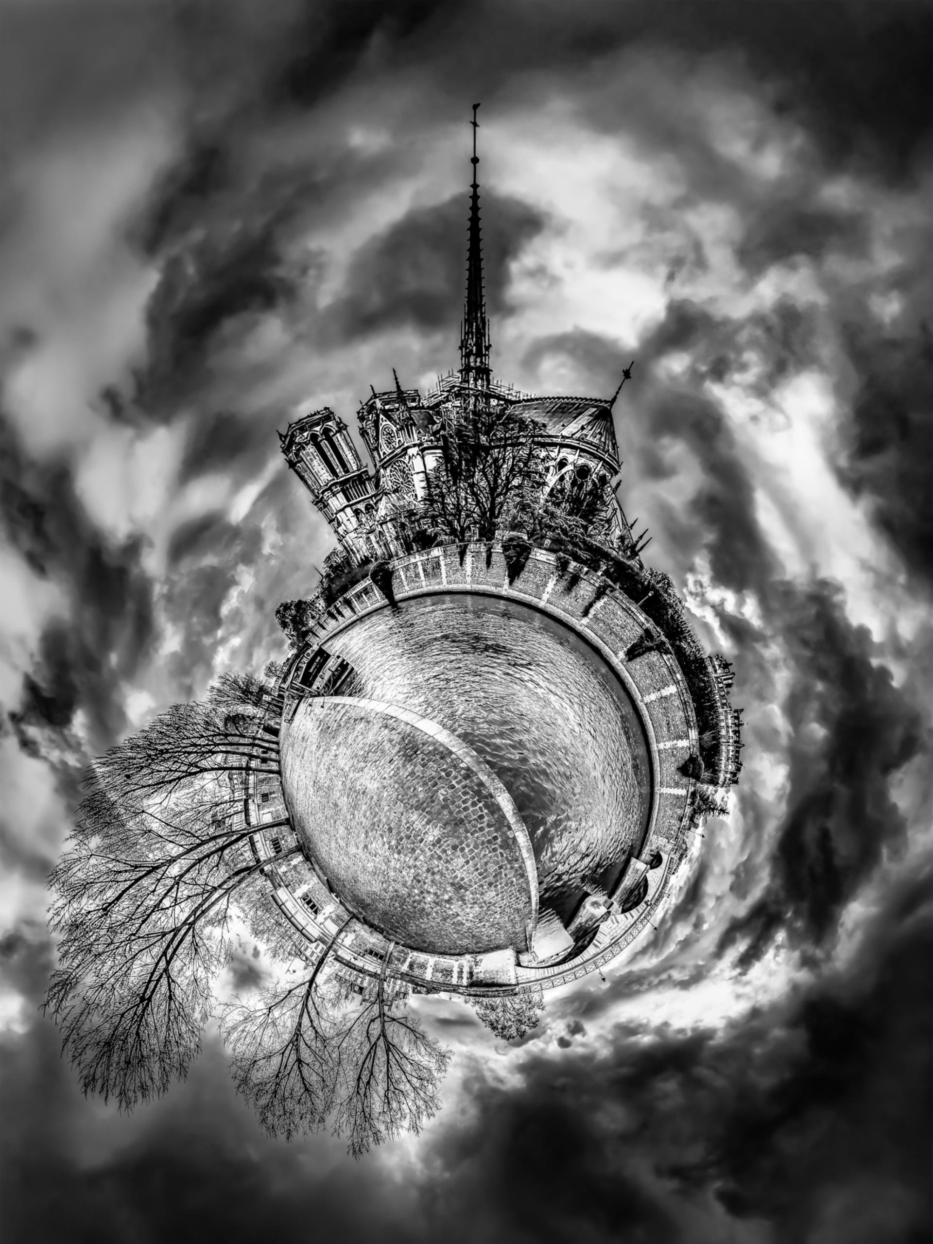London Photography Awards Winner - Tiny Planet-sur-Seine B&W