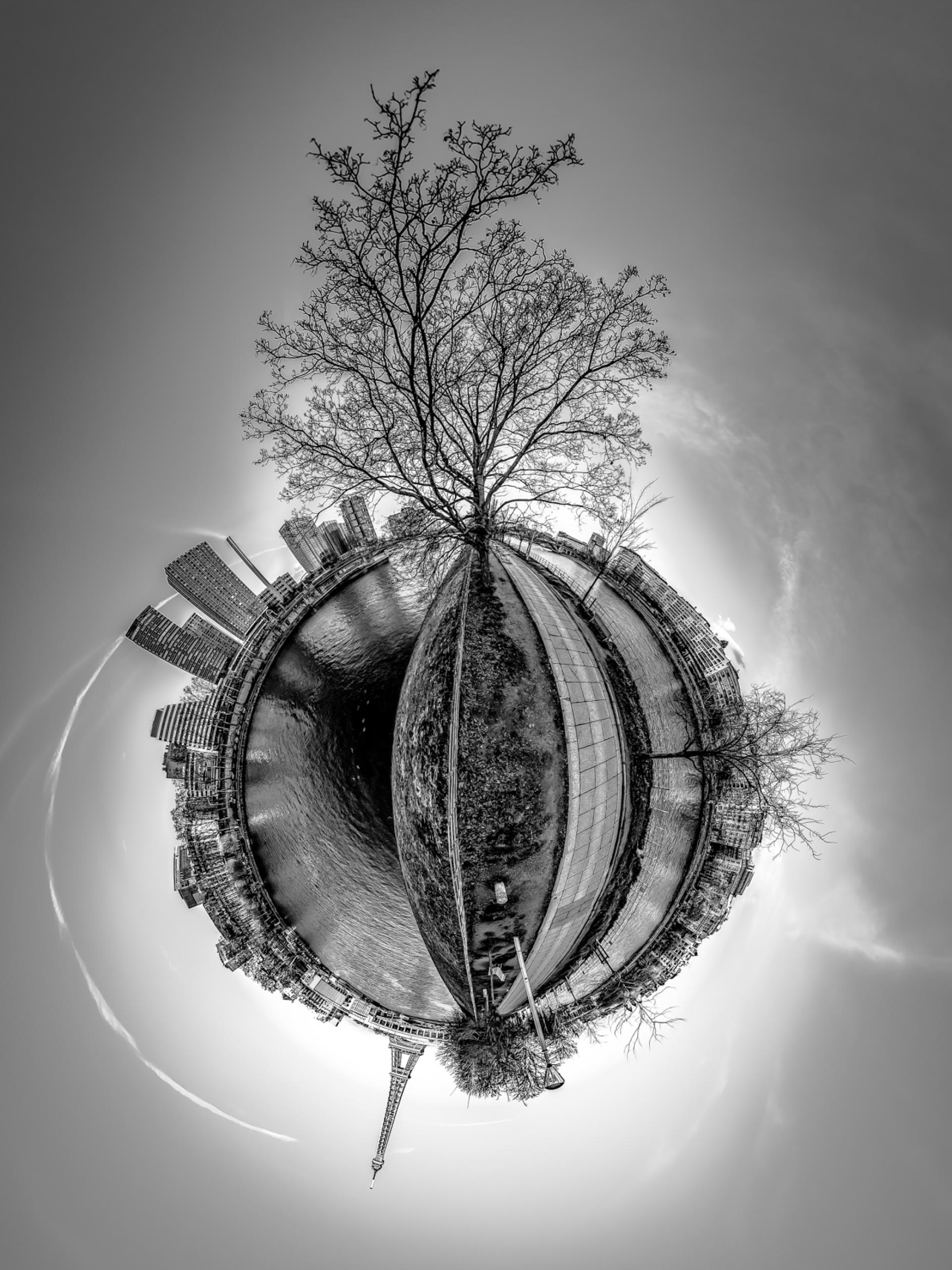 London Photography Awards Winner - Tiny Planet-sur-Seine B&W