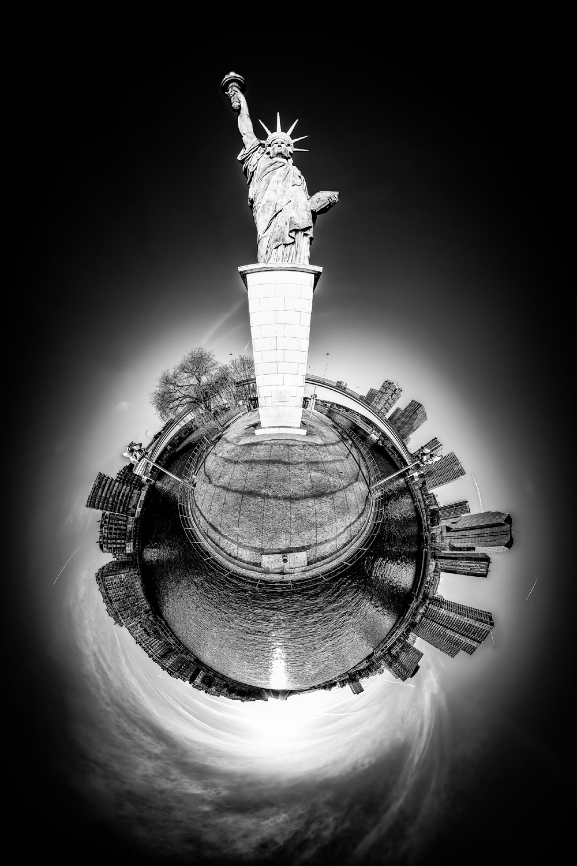 London Photography Awards Winner - Tiny Planet-sur-Seine B&W