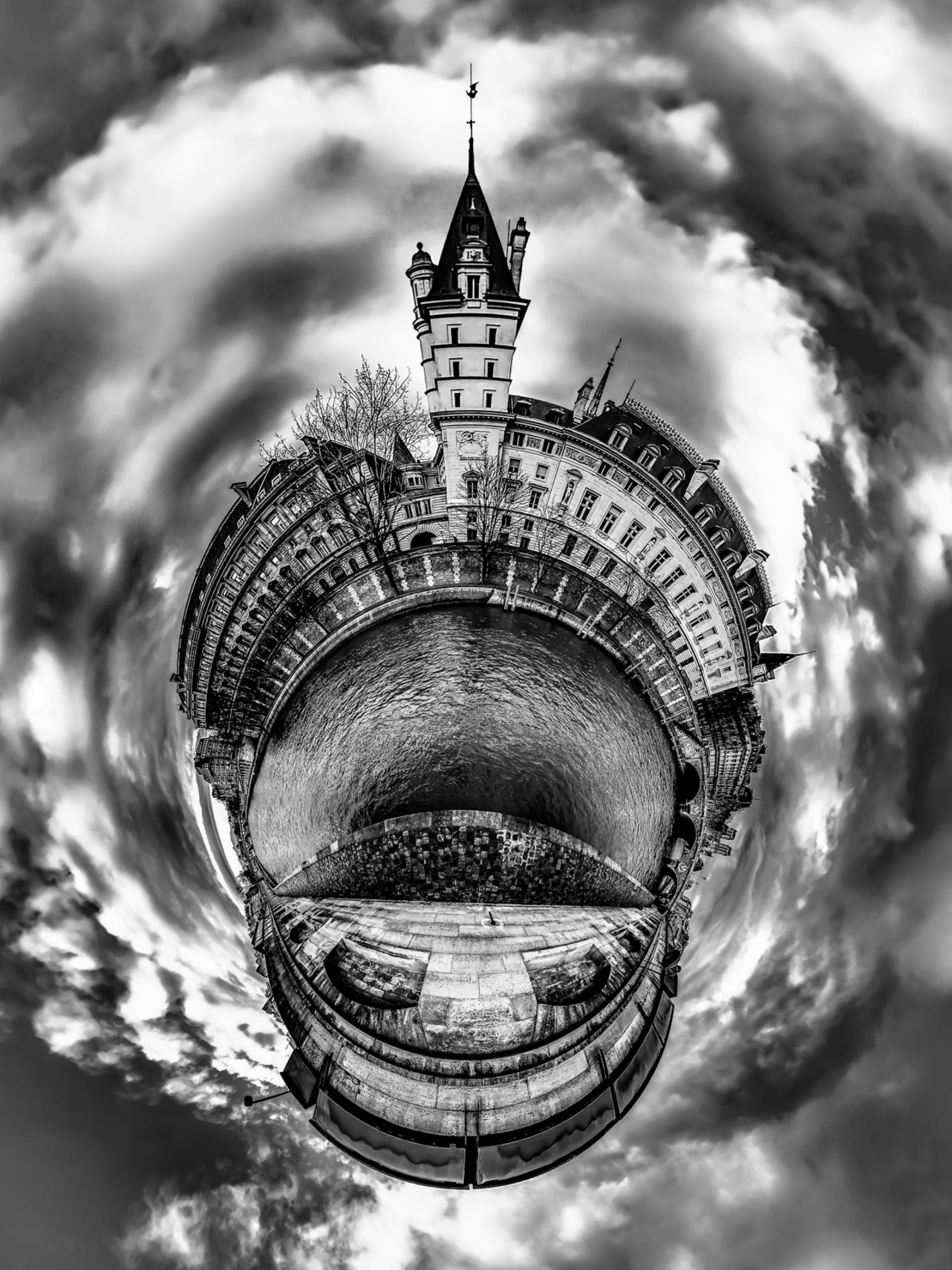 London Photography Awards Winner - Tiny Planet-sur-Seine B&W