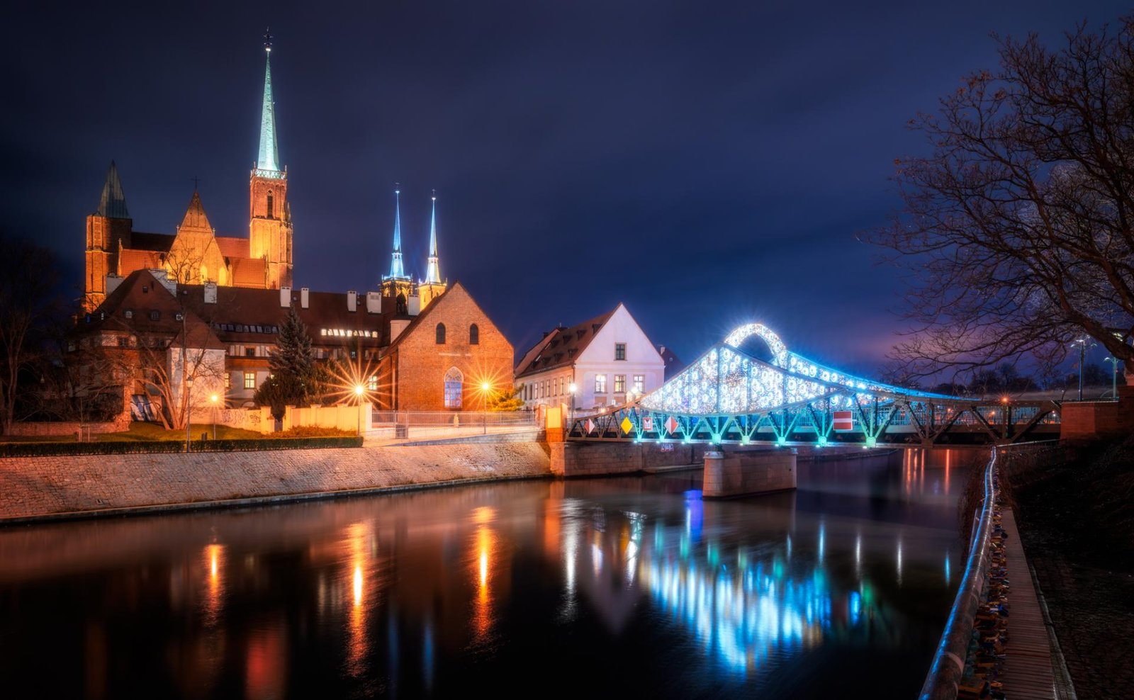 London Photography Awards Winner - Cathedral Island & Tumski Bridge at Night | Wrocław, Poland