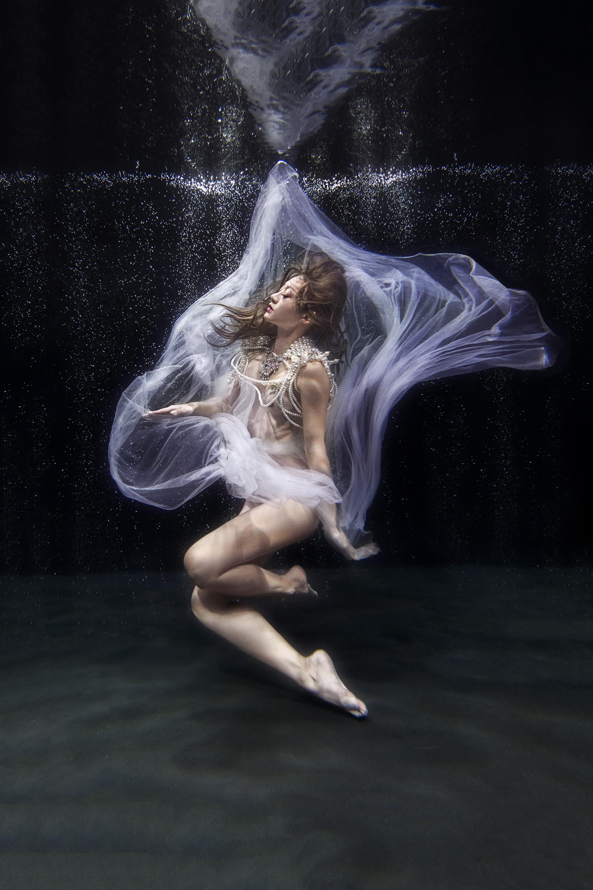 London Photography Awards Winner - The Elf Dancer Underwater