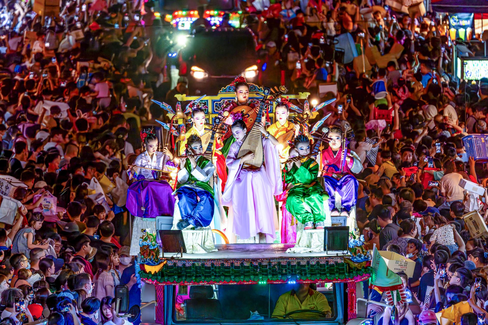London Photography Awards Winner - Art Parade Float in Beigang