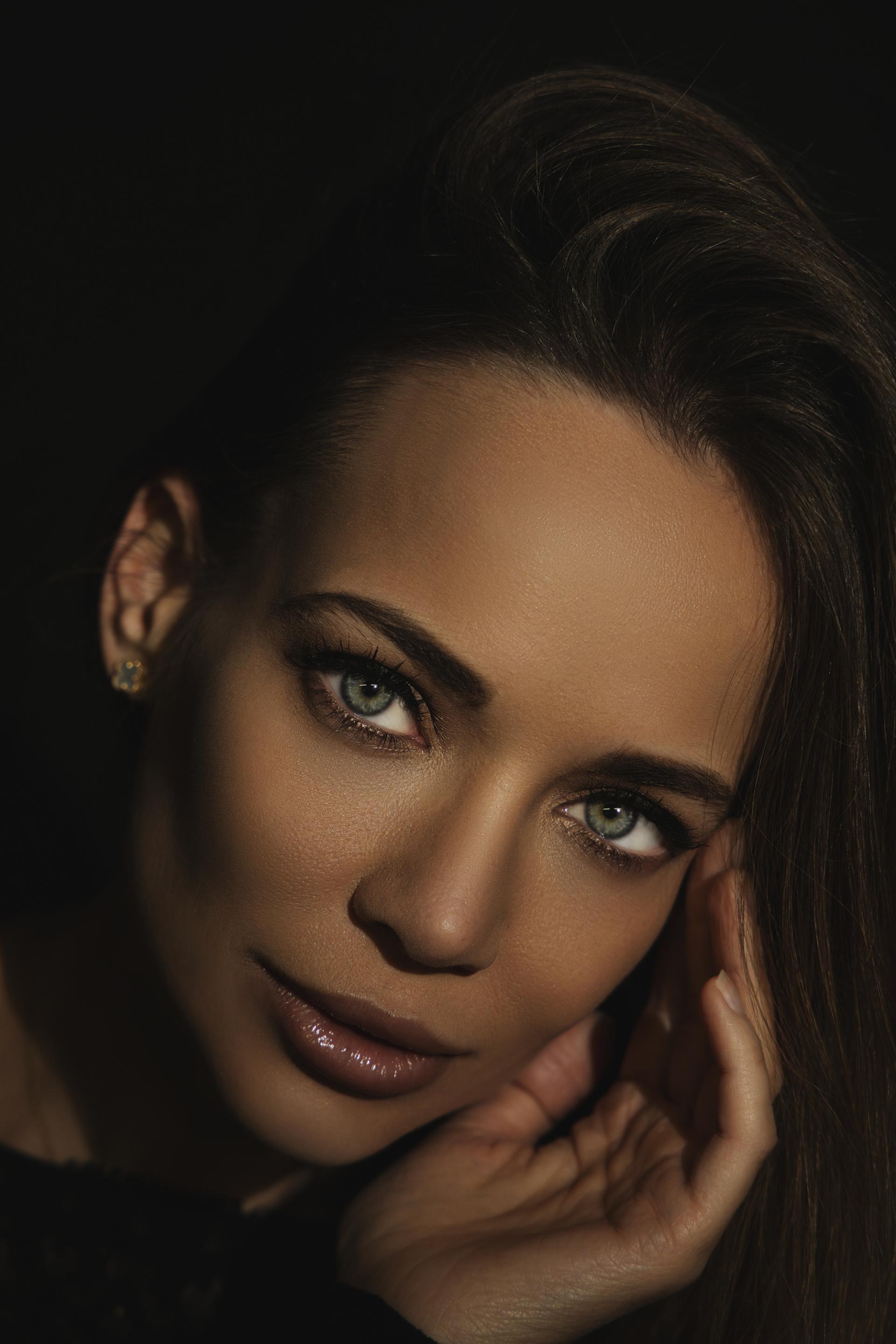 London Photography Awards Winner - Angelina international Artist