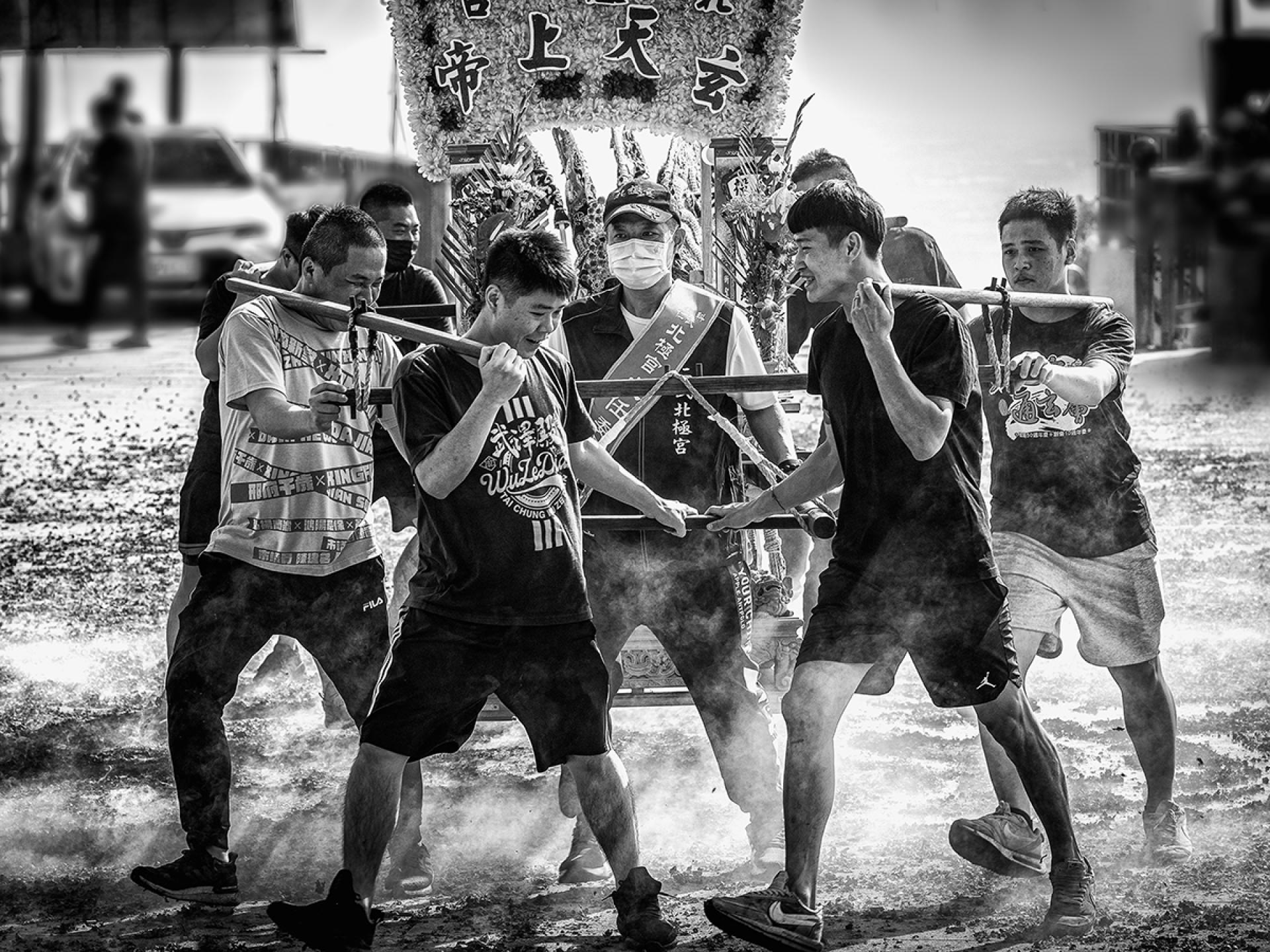 London Photography Awards Winner - Taiwan temple fair activities 1