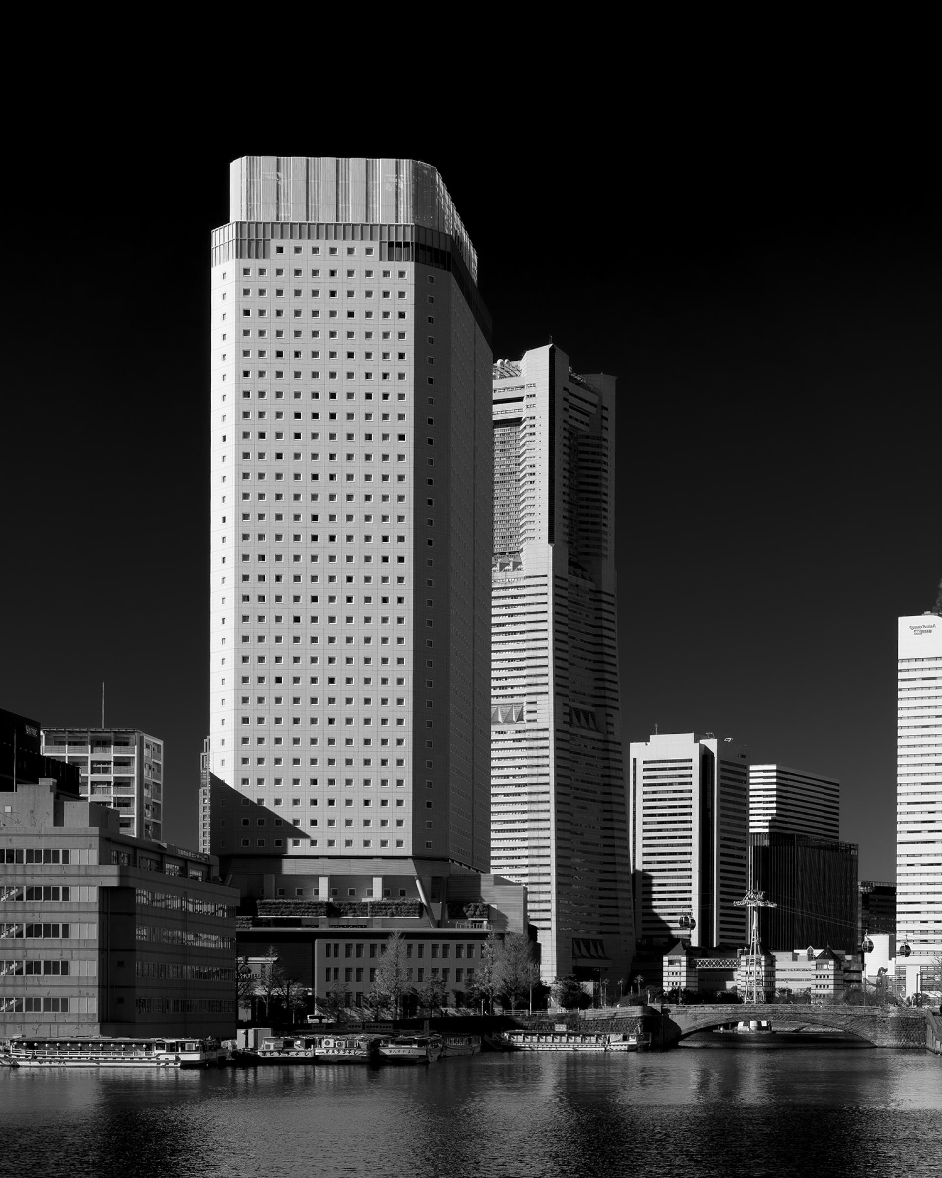 London Photography Awards Winner - Light and Silence in the Vertical City