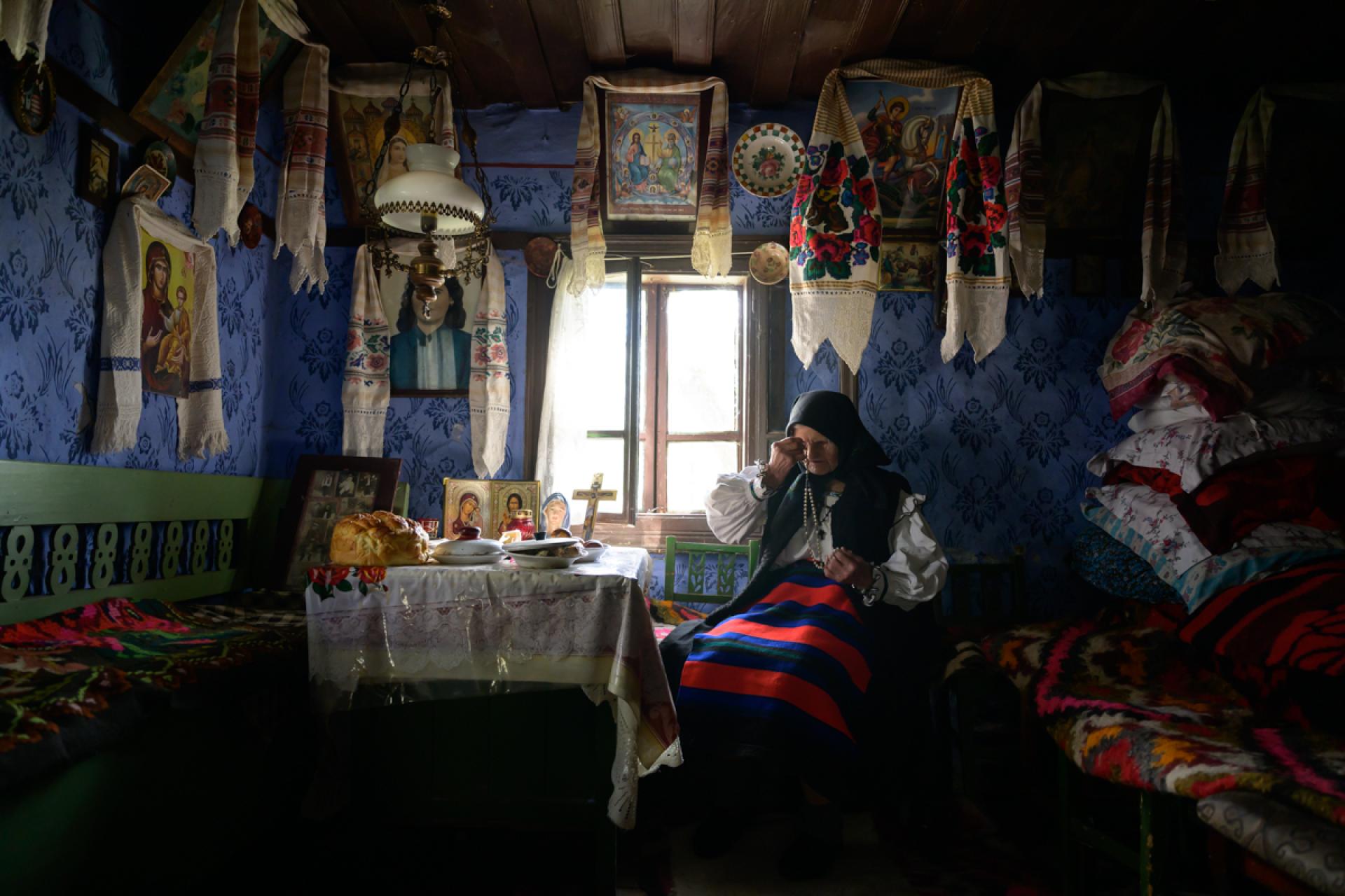 London Photography Awards Winner - Romania: saying prayers