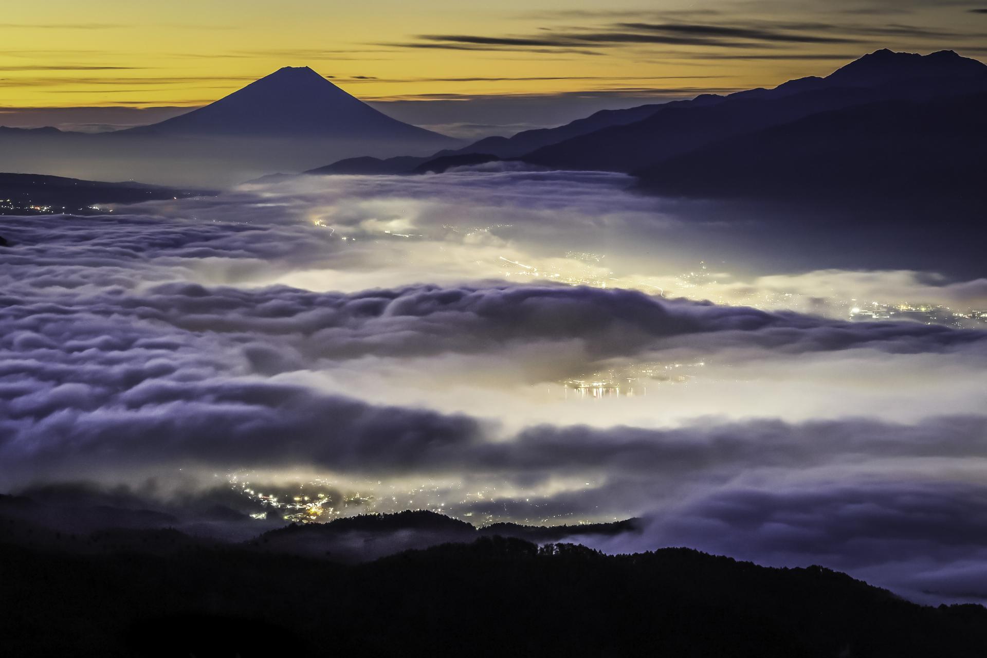 London Photography Awards Winner - Mount Fuji above the sea of ​​clouds