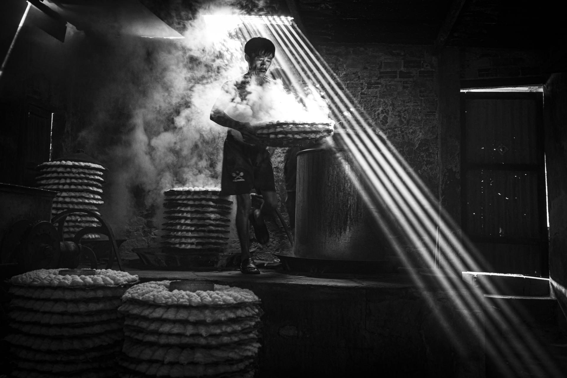London Photography Awards Winner - The Heat of labor