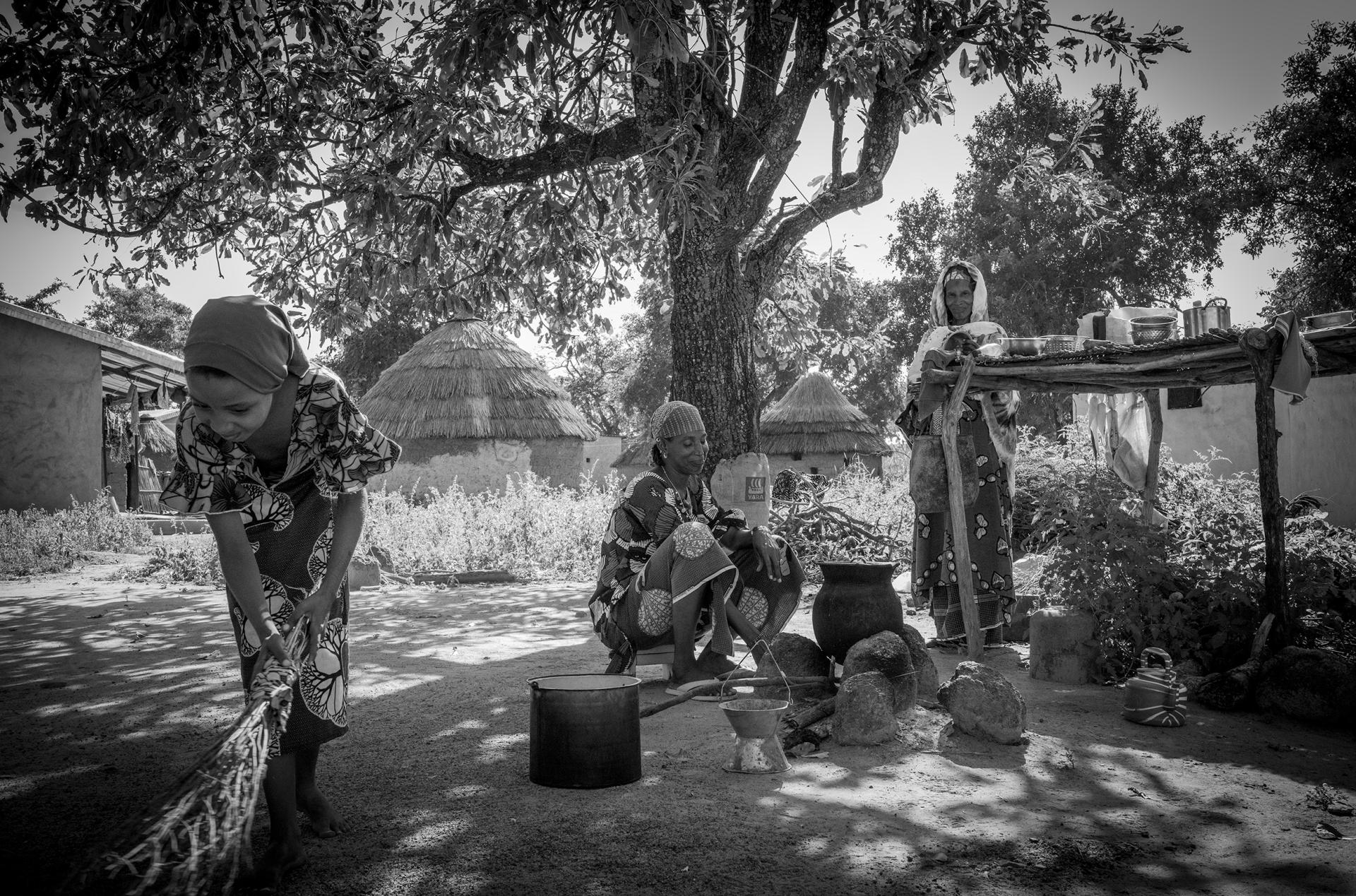 London Photography Awards Winner - Guardians of tradition: fulani women between generations