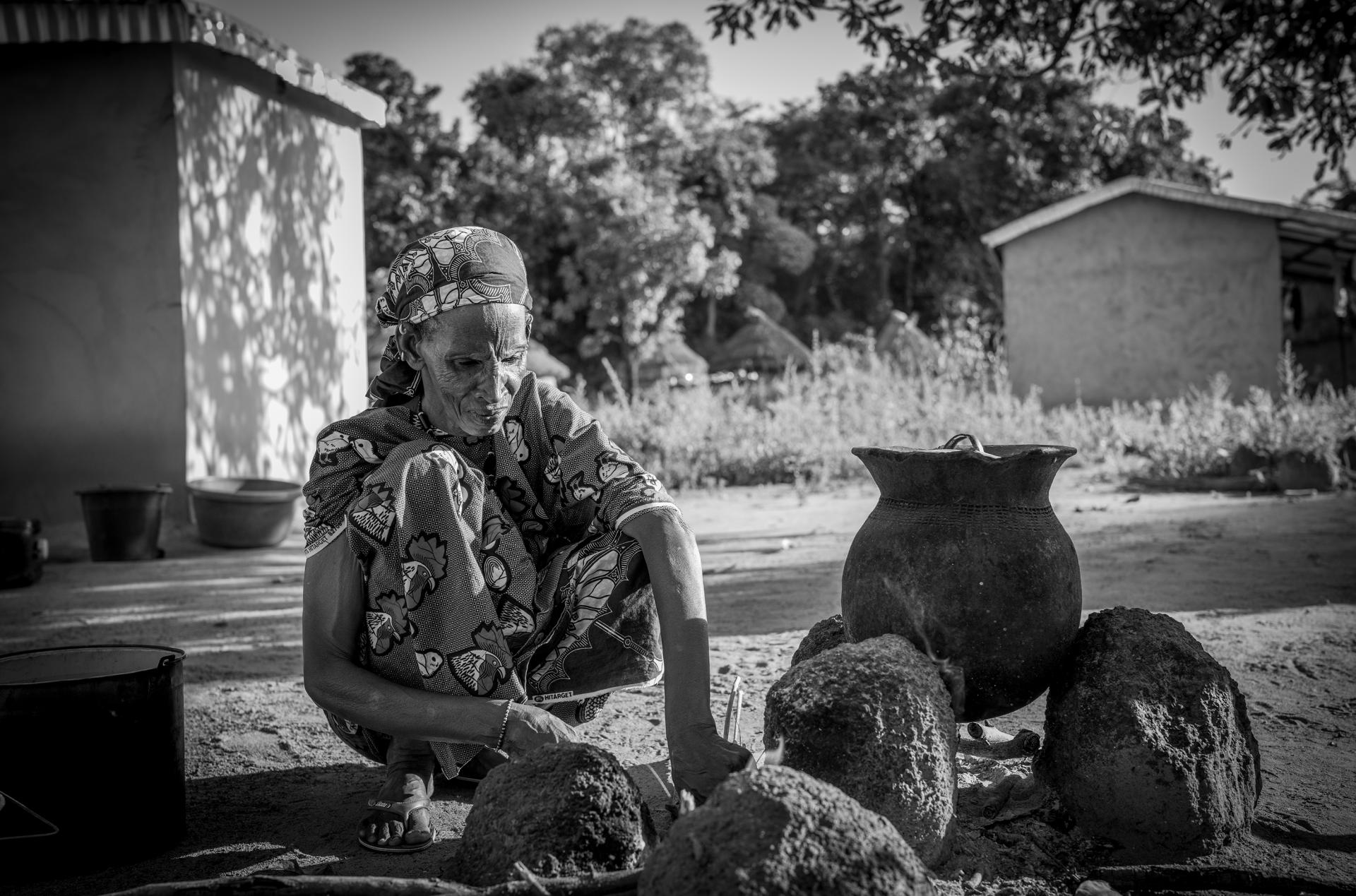 London Photography Awards Winner - Guardians of tradition: fulani women between generations