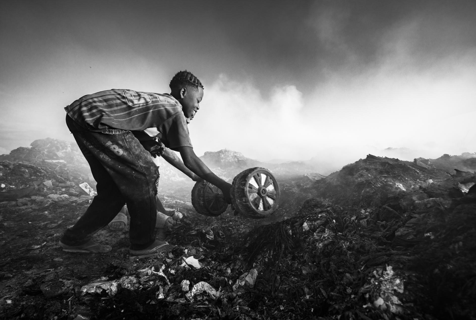 London Photography Awards Winner - Glimmers in the Gray