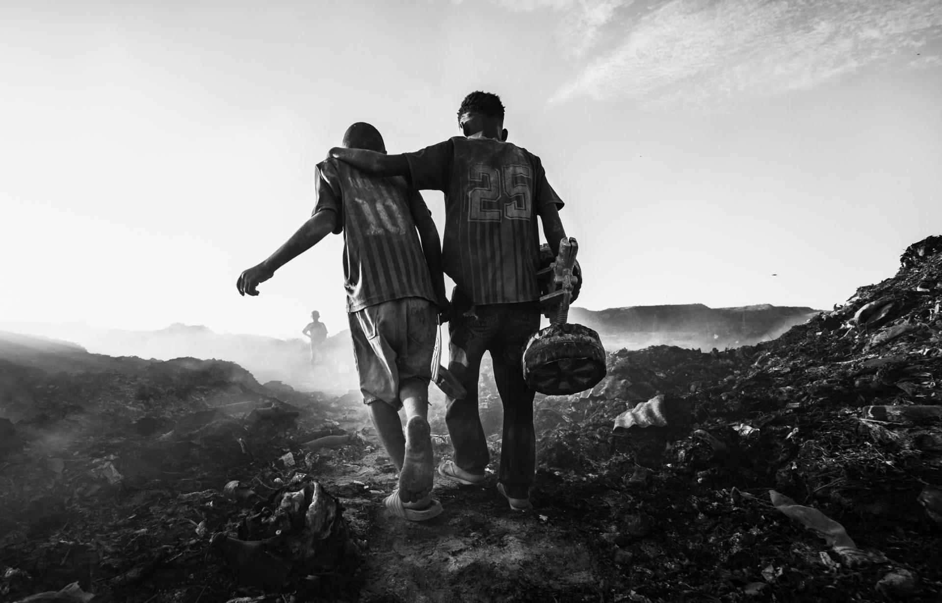 London Photography Awards Winner - Glimmers in the Gray